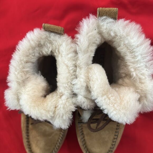UGGS CHESNUT MOCCASIN BOOTS SIZE 5.5 - Picture 4 of 9